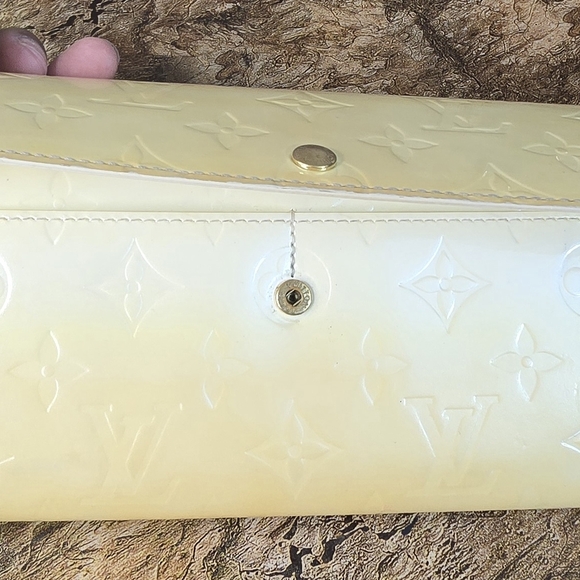 Louis Vuitton Vernis Sarah Wallet Cream Monogram Patent Leather Long Wallet - Picture 6 of 14